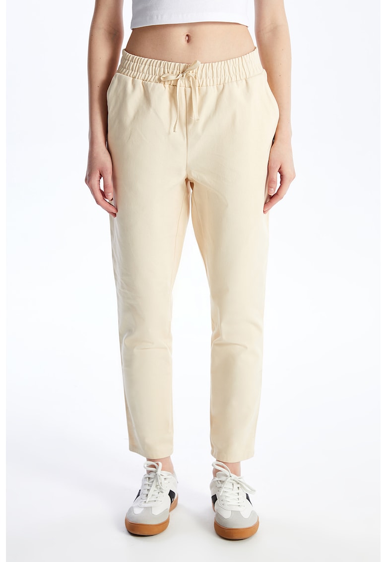 Pantaloni conici cu buzunare laterale