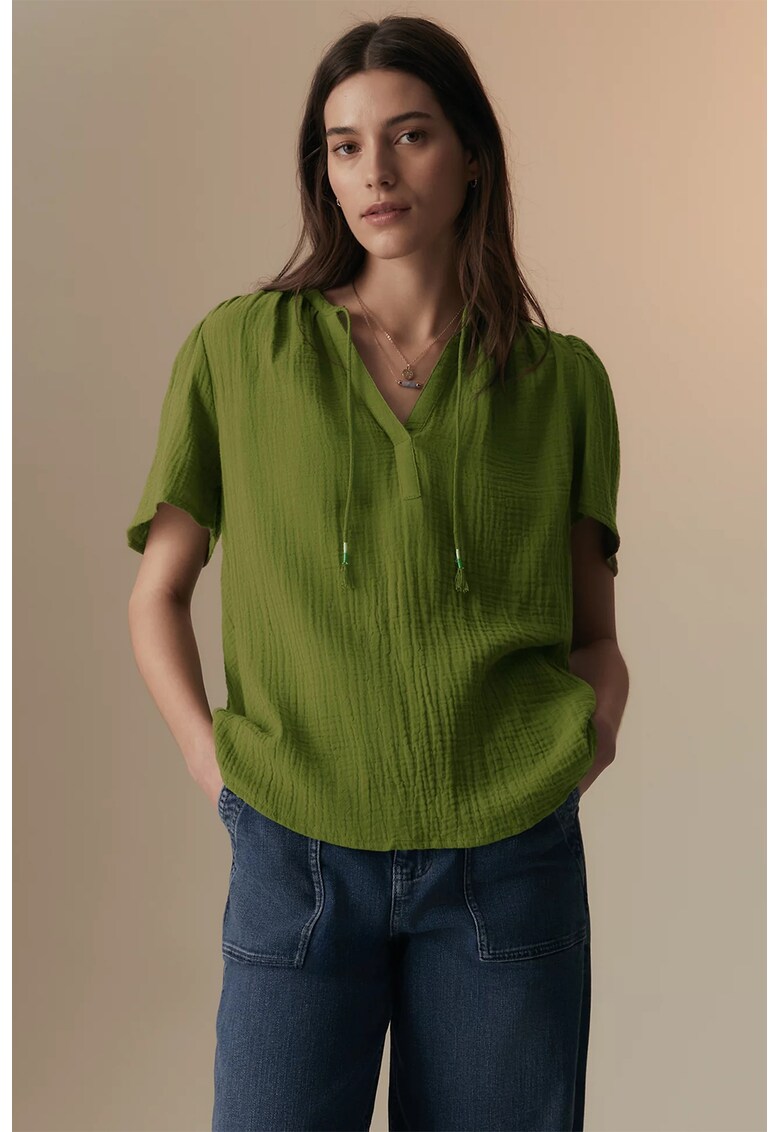 Bluza cu decolteu in V si detalii cu fronseuri