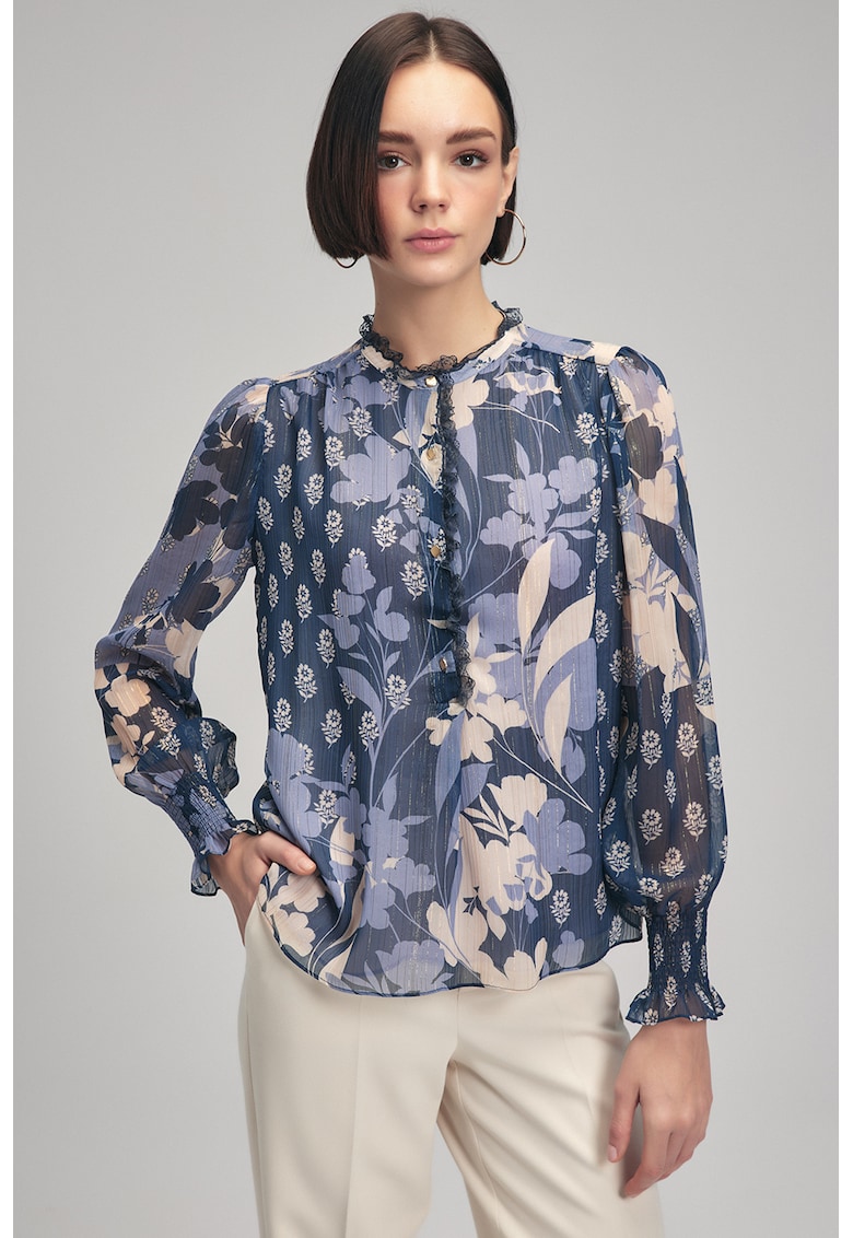 Bluza cu model floral si detalii de dantela