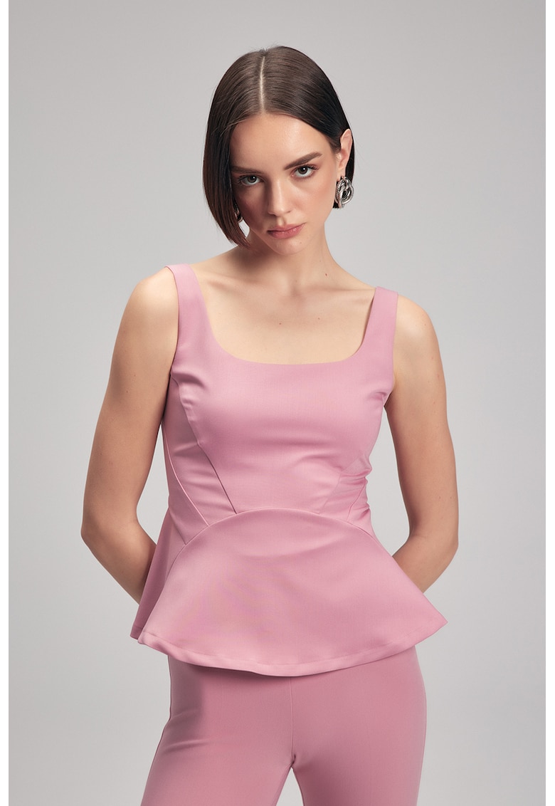 Top cu peplum cu deciolteu rotunjit