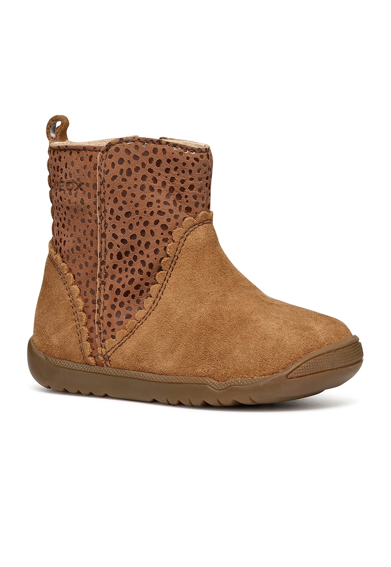 Ghete de piele intoarsa cu design perforat