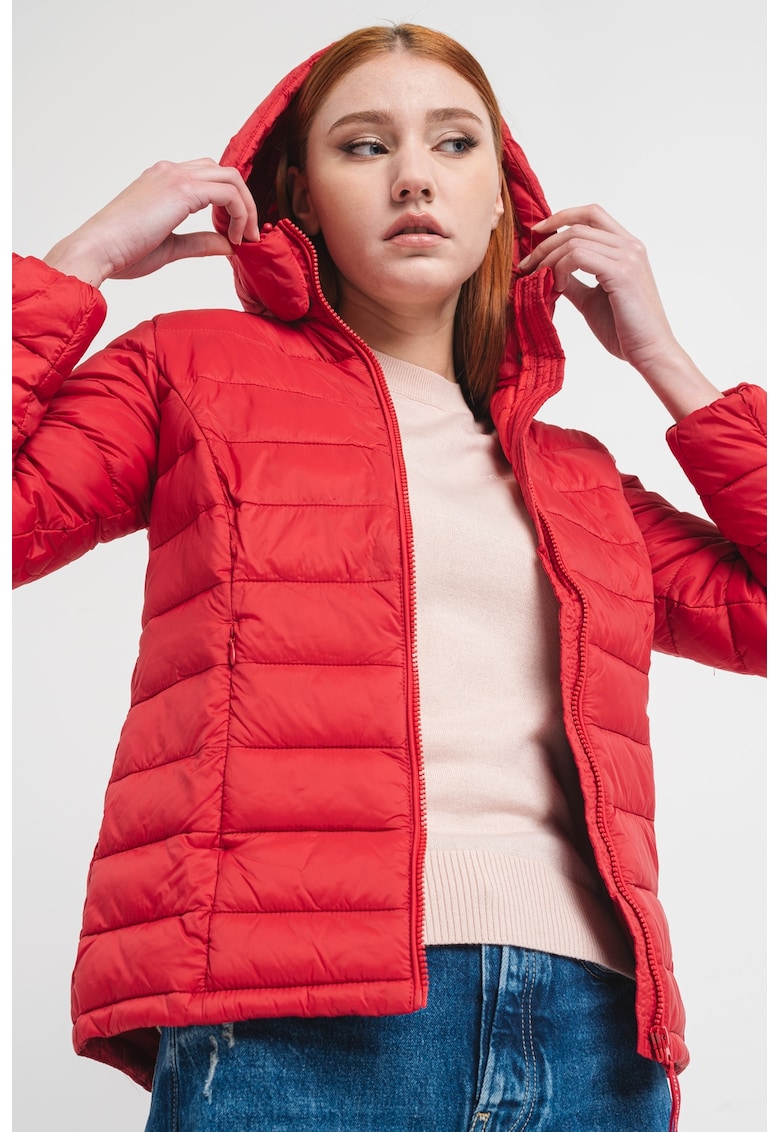 Geaca matlasata cu gluga