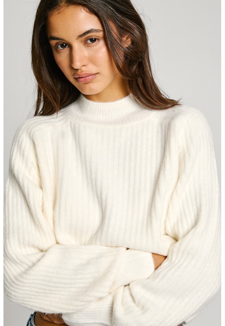 Pulover cu striatii si decolteu la baza gatului - Alb fildes