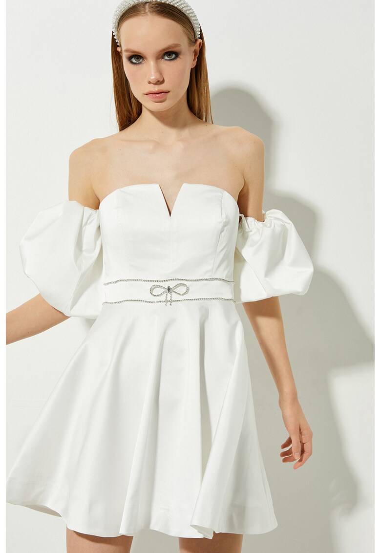 Rochie mini evazata cu decolteu pe umeri