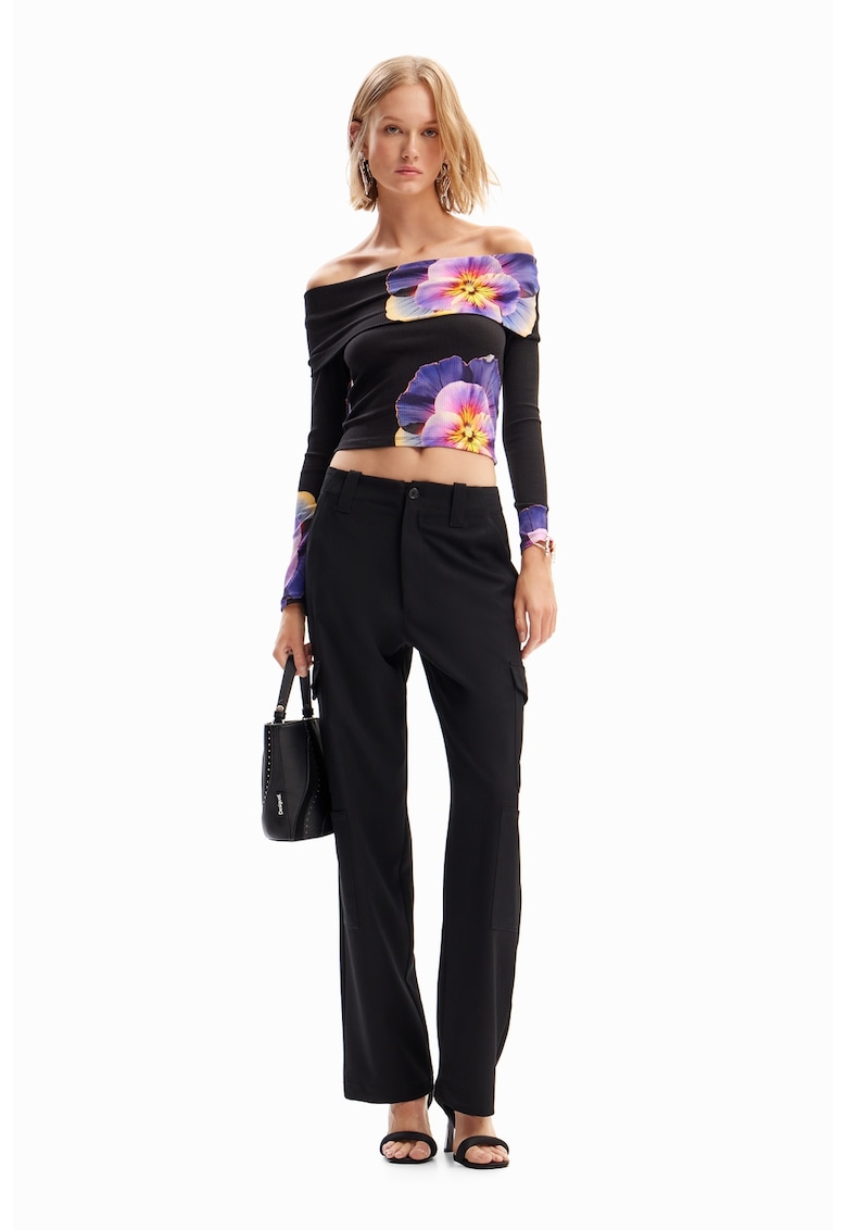 Bluza crop cu decolteu pe umeri