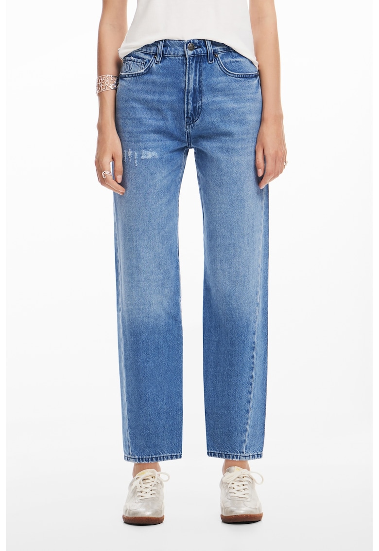 Blugi drepti cu detalii deteriorate si imprimeu