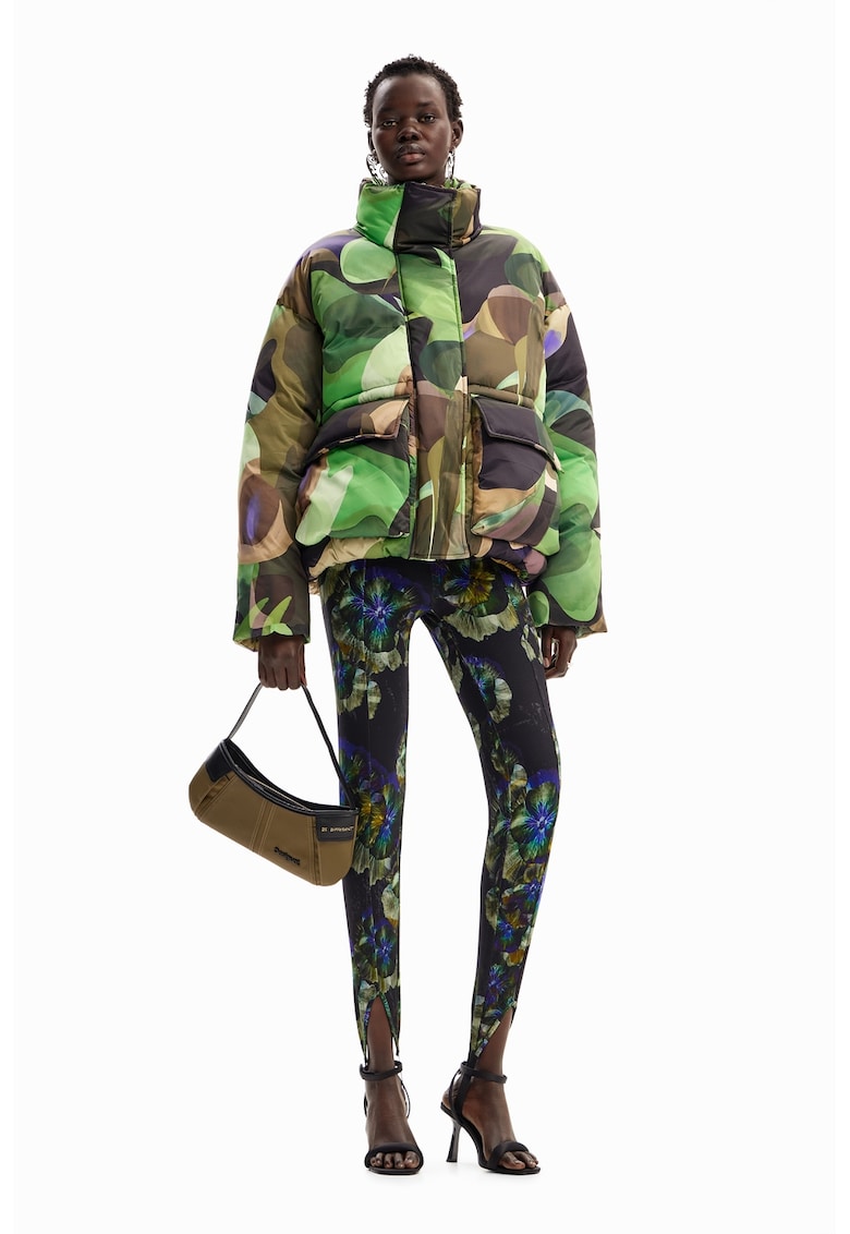 Geaca cu imprimeu si aspect pufos Geaca cu imprimeu si aspect pufos