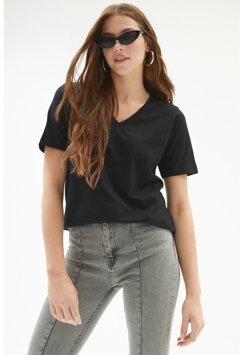 Tricou lejer cu decolteu in V