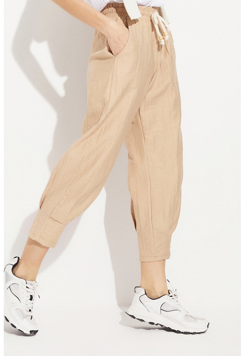 Pantaloni crop cu snur in talie