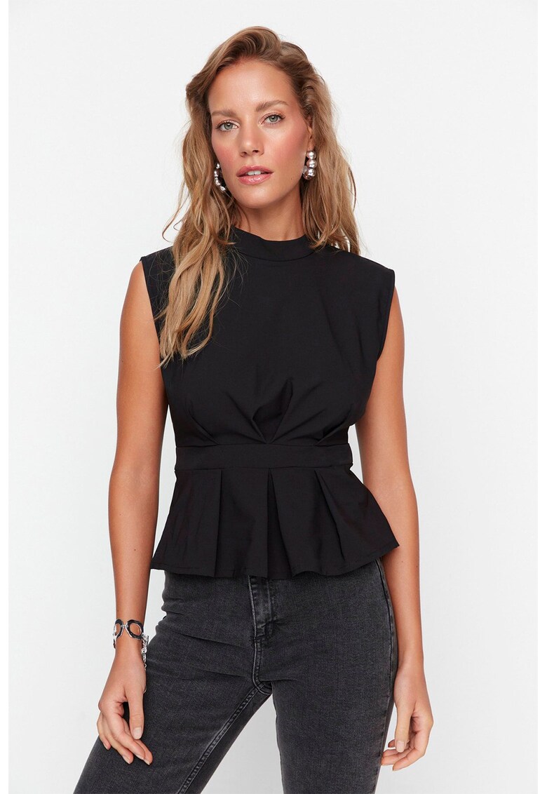 Bluza fara maneci cu terminatie peplum