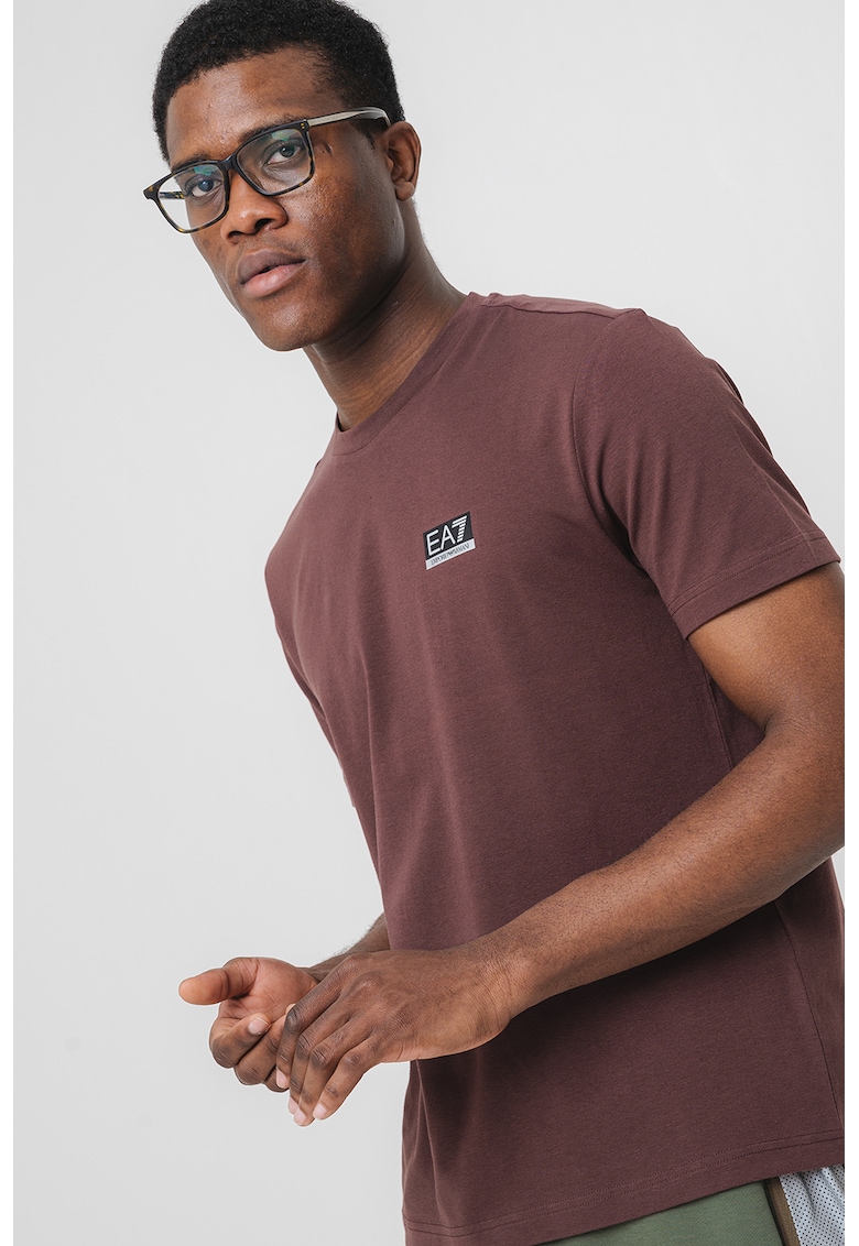 Tricou cu decolteu la baza gatului si logo