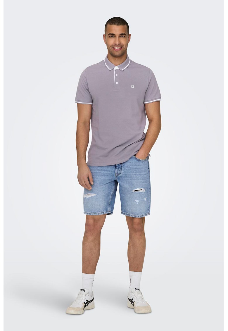 Blugi scurti cu detalii cu aspect deteriorat