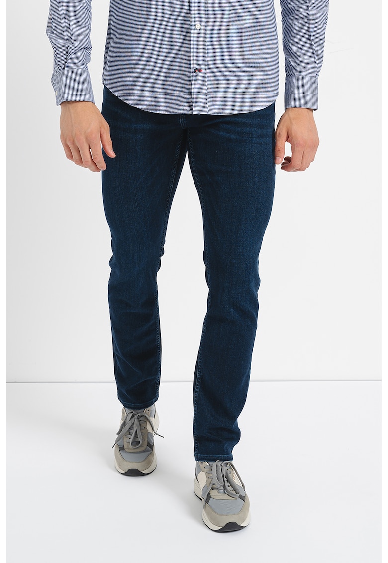 Blugi conici cu talie medie