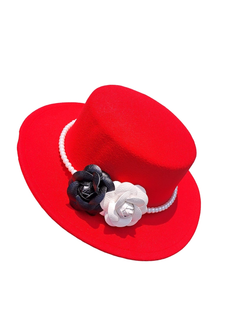 Palarie rosie - stil canotiera - handmade - cu flori si perle - marime 56-58 - Senaida Palarie rosie - stil canotiera - handmade - cu flori si perle - marime 56-58 - Senaida