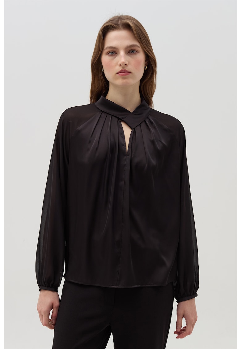 Bluza cu decupaje si pliuri Bluza cu decupaje si pliuri