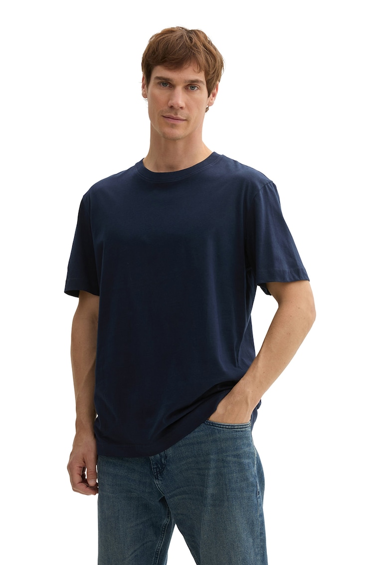 Tricou uni cu decolteu la baza gatului