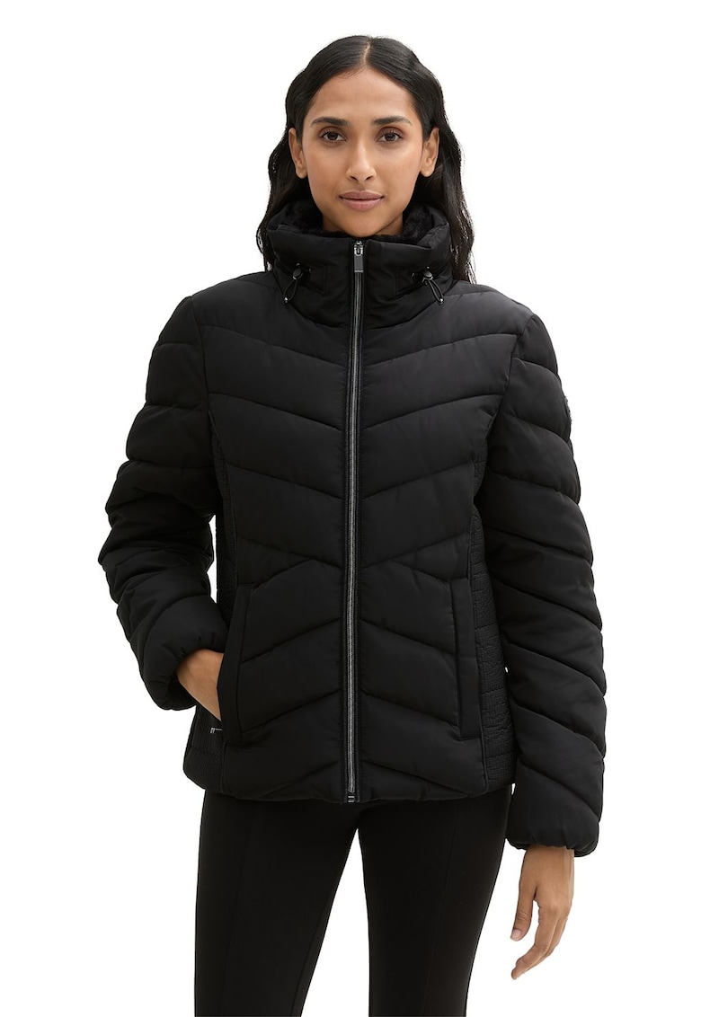 Geaca matlasata cu guler inalt