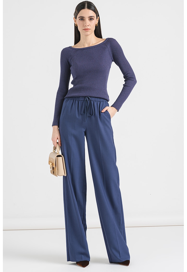 Pulover striat cu decolteu barcuta