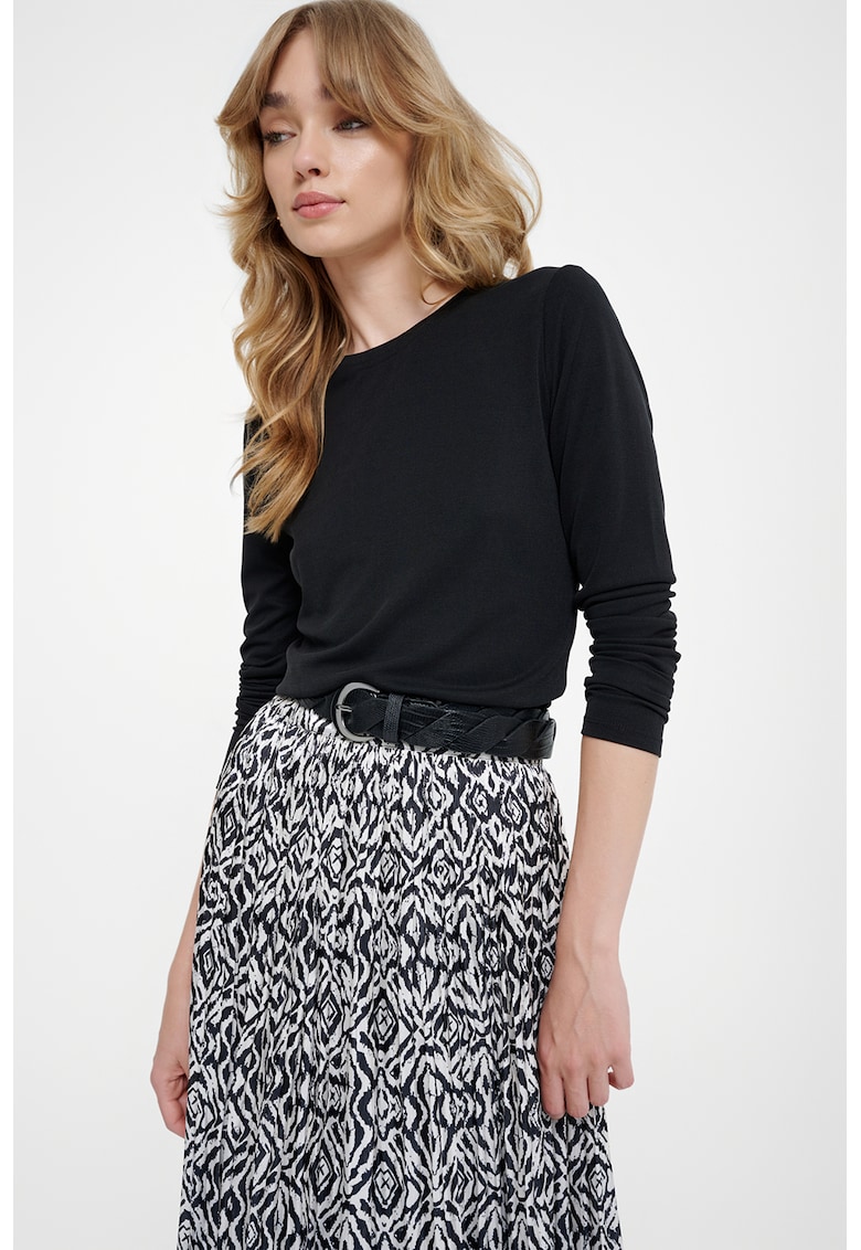 Bluza cu decolteu la baza gatului si model uni