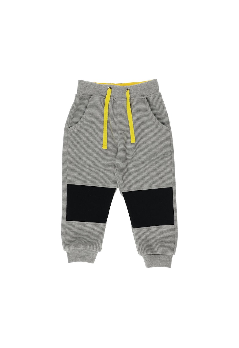 Pantaloni sport cu detaliu negru la genunchi  - Fun Adventure - Gri - pentru baietei Pantaloni sport cu detaliu negru la genunchi  - Fun Adventure - Gri - pentru baietei