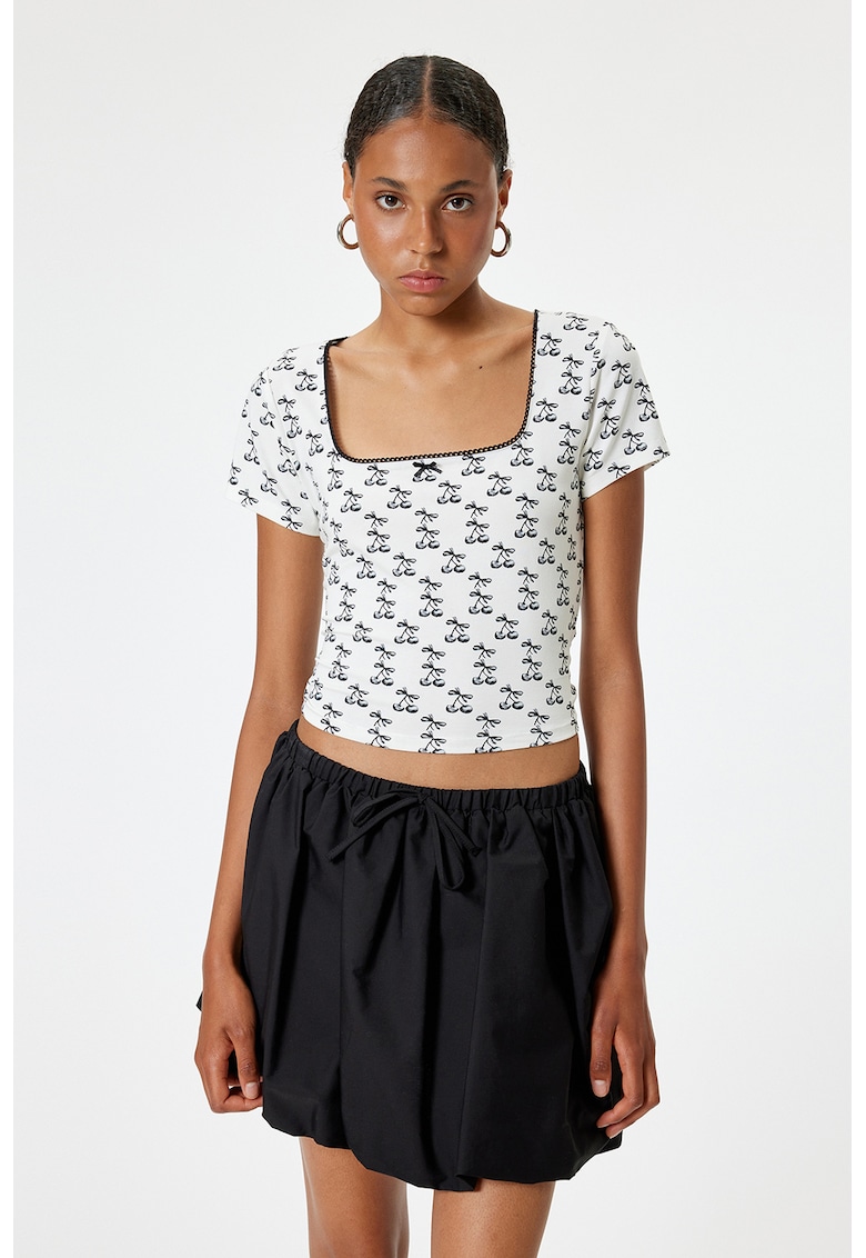 Tricou crop cu imprimeu cu fructe si decolteu patrat