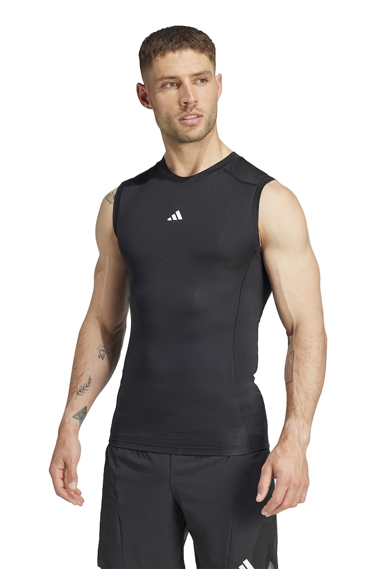 Top slim fit pentru fitness