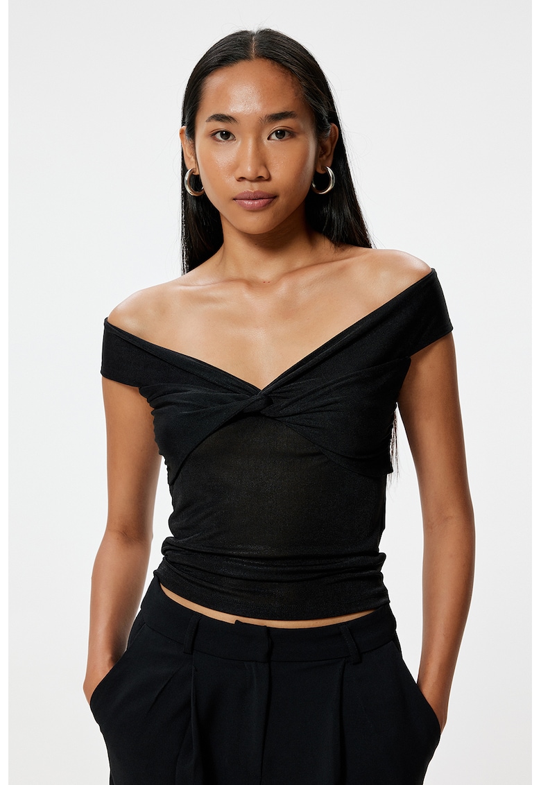 Tricou cu decolteu pe umeri si detaliu rasucit