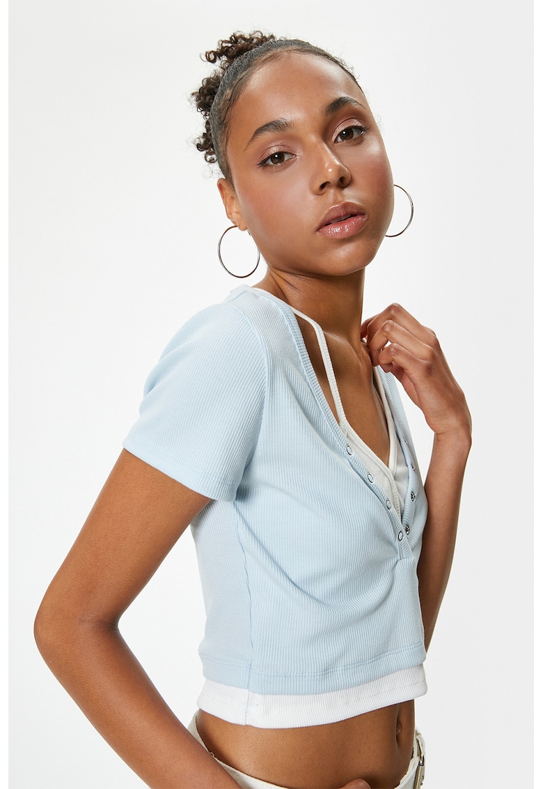 Tricou crop cu decolteu in V