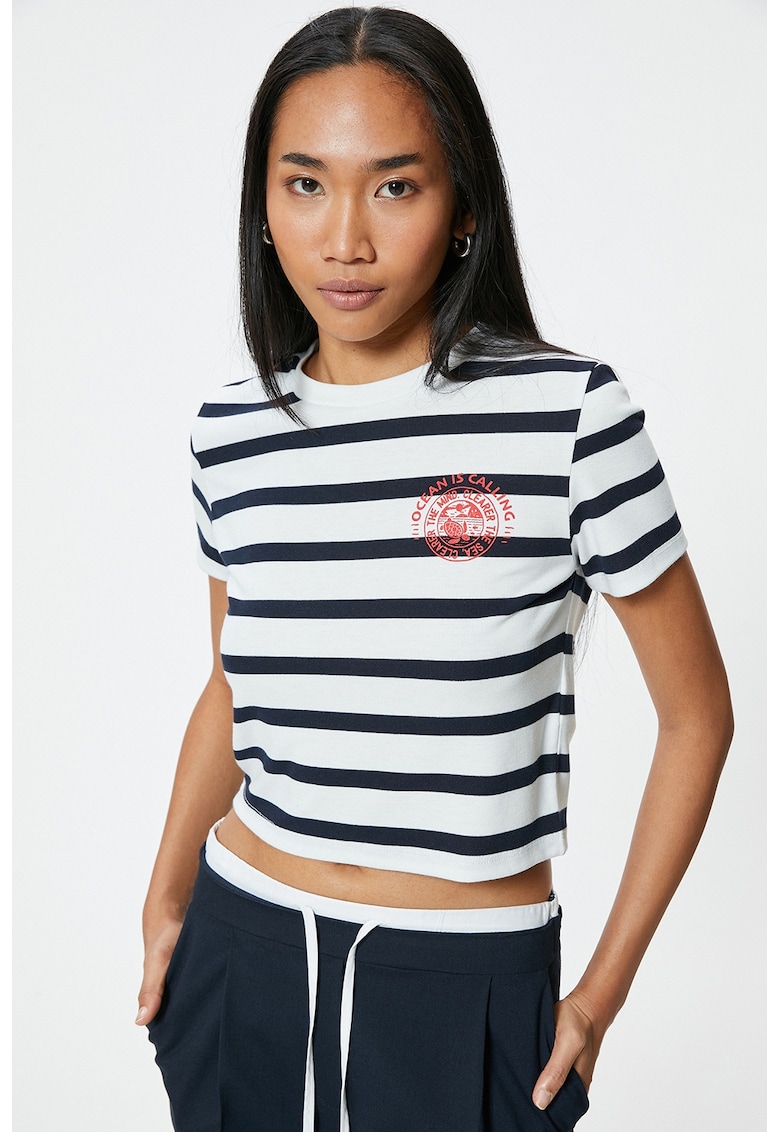 Tricou crop cu model in dungi