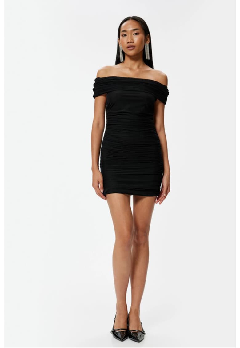 Rochie cambrata cu decolteu pe umeri - Negru