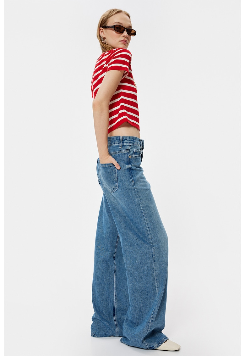 Tricou crop slim fit cu model in dungi