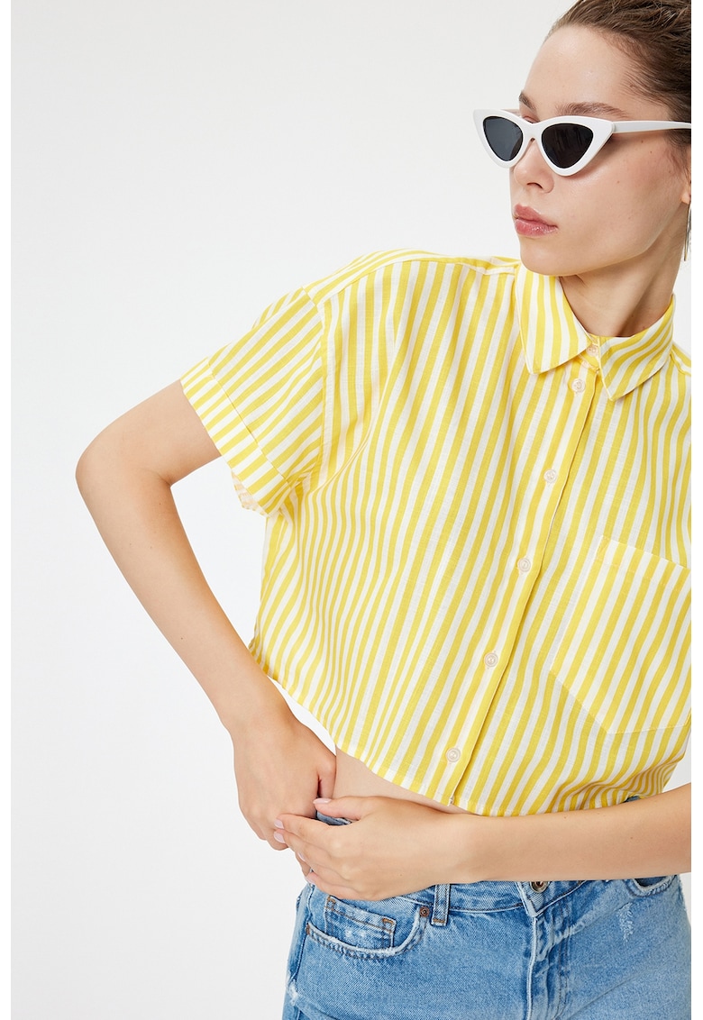 Camasa crop din bumbac cu aplicatie pe piept