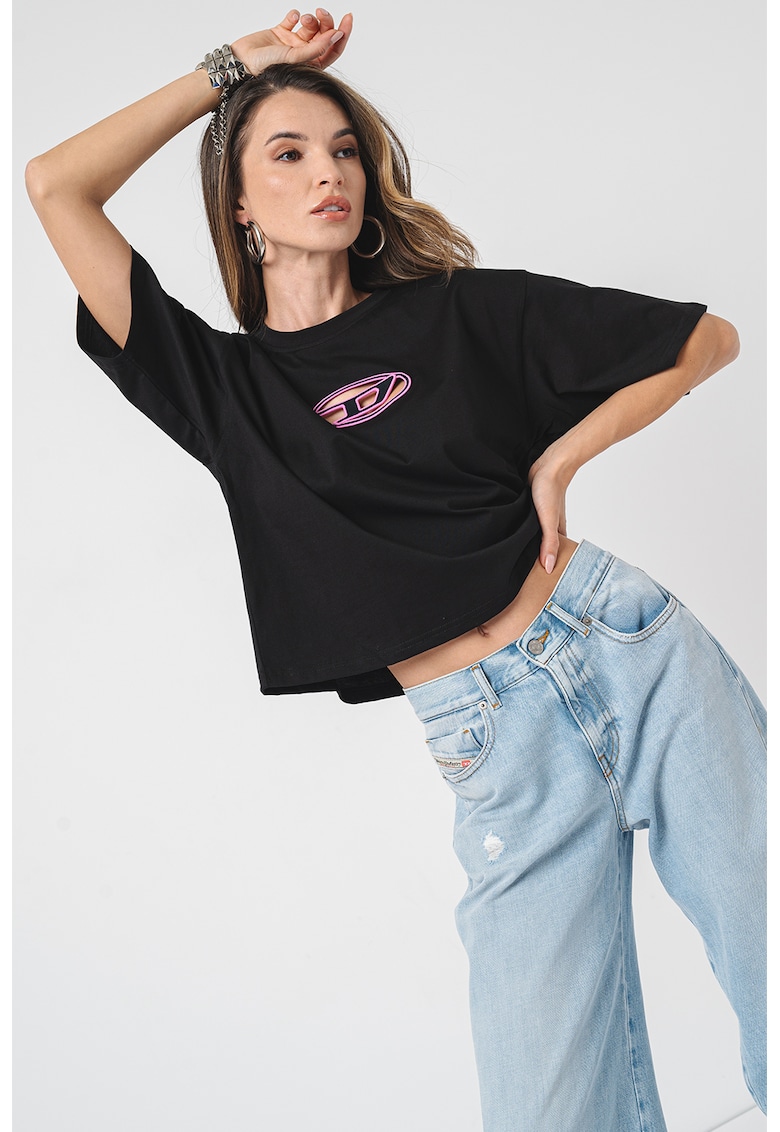 Tricou crop cu decupaj logo