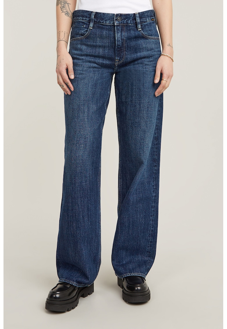 Blugi cu aspect decolorat si detalii cu aspect deteriorat