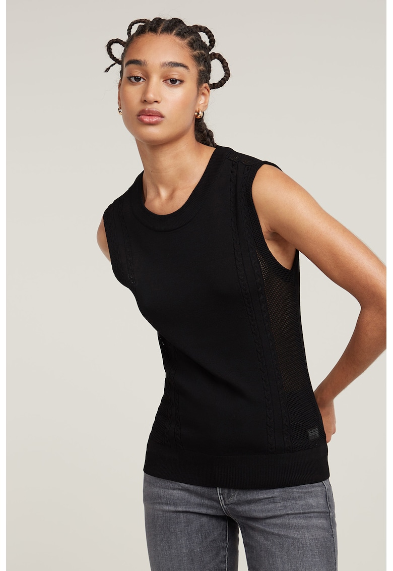 Pulover tricotat fin fara maneci cu model cu perforatii