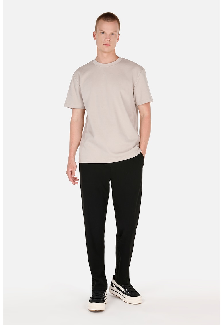 Tricou uni cu decolteu la baza gatului