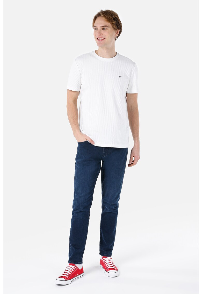 Tricou striat cu decolteu la baza gatului