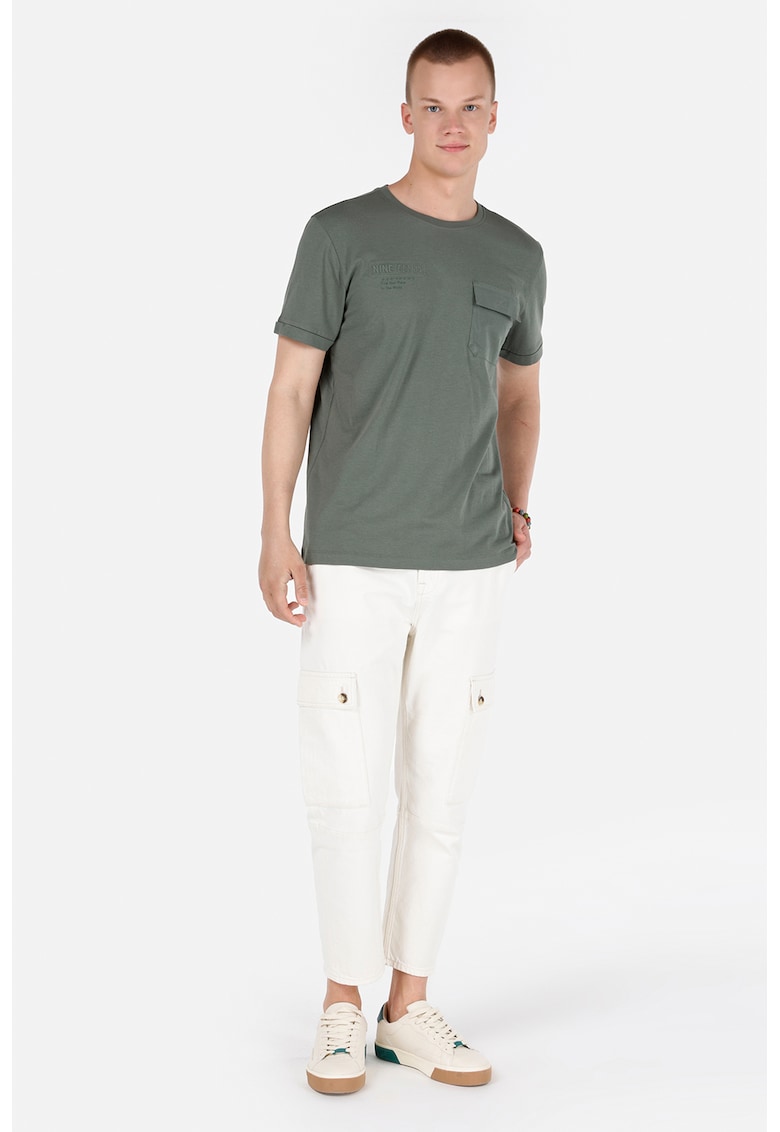 Tricou cu decolteu la baza gatului si buzunar pe piept