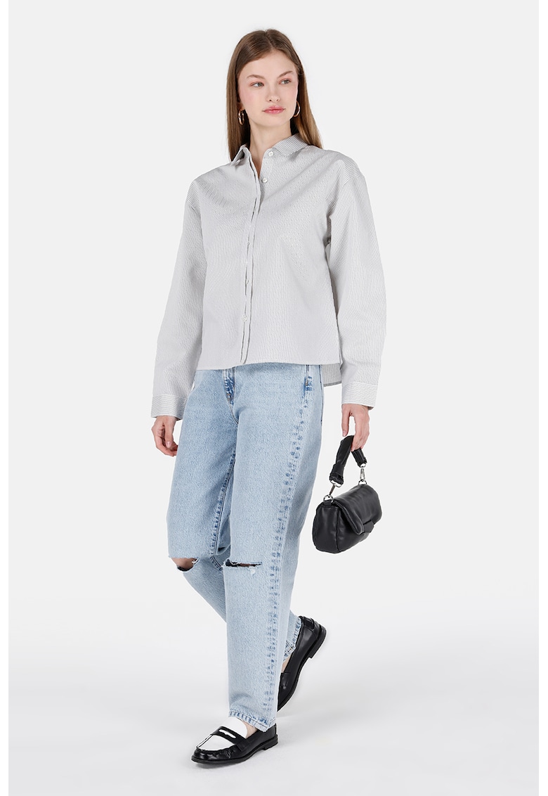 Blugi cu talie inalta si detalii cu aspect deteriorat