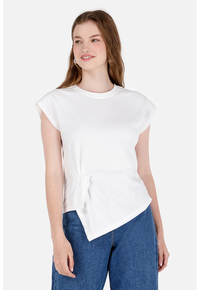 Tricou cu decolteu la baza gatului si terminatie asimetrica