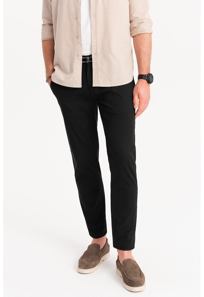 Pantaloni cu croiala conica si buzunare laterale