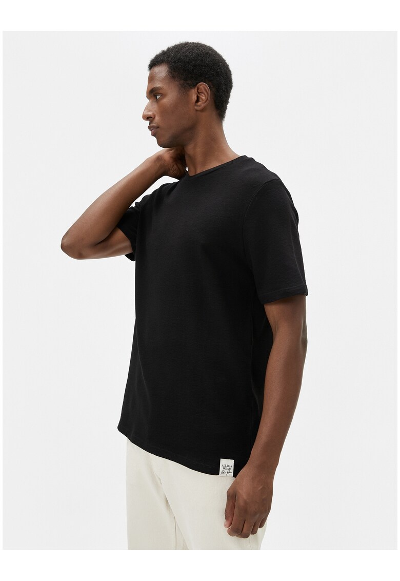 Tricou de bumbac cu decolteu la baza gatului - Negru