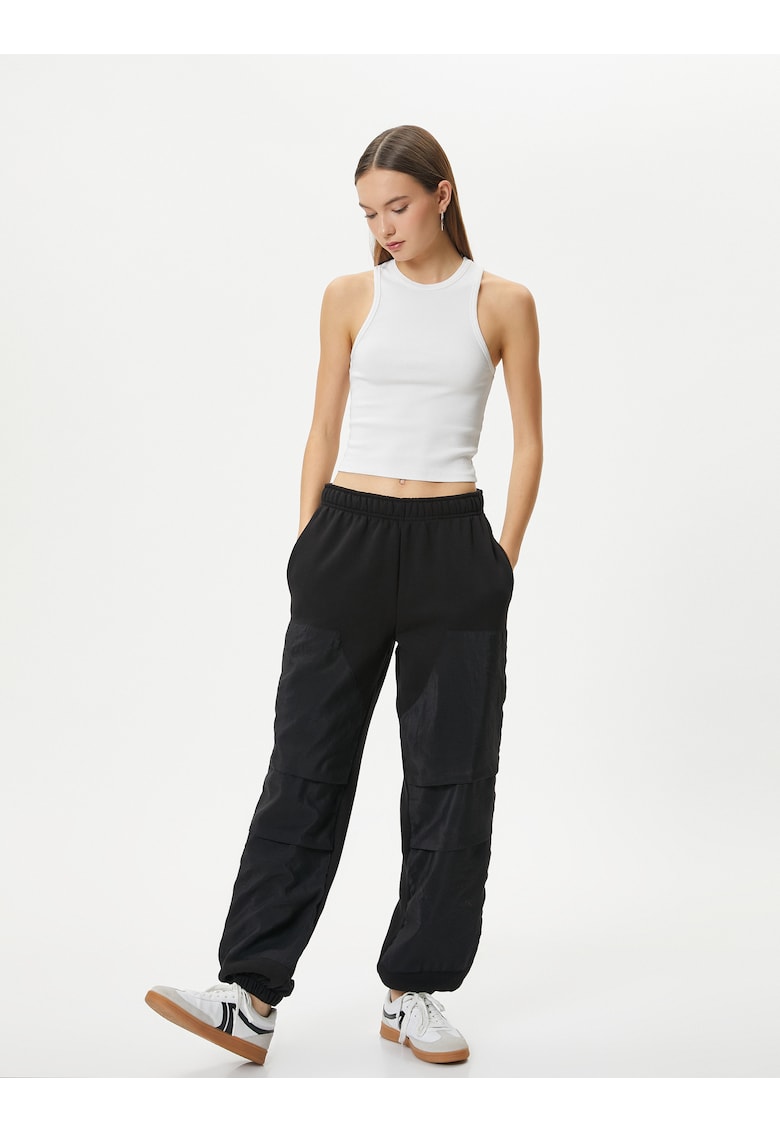 Pantaloni de trening relaxed fit cu buzunare laterale