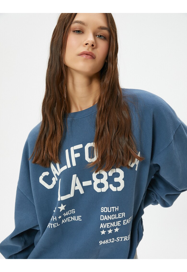 Bluza de trening relaxed fit cu imprimeu text Varsity