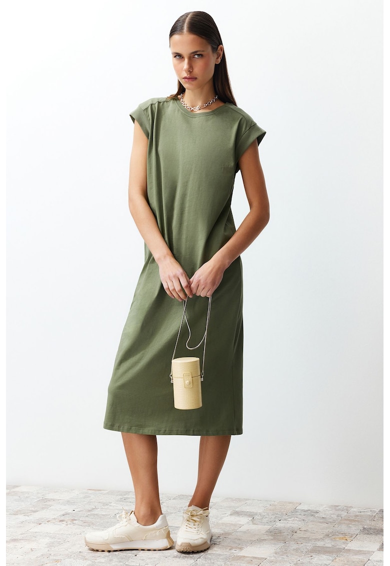 Rochie midi dreapta cu decolteu la baza gatului