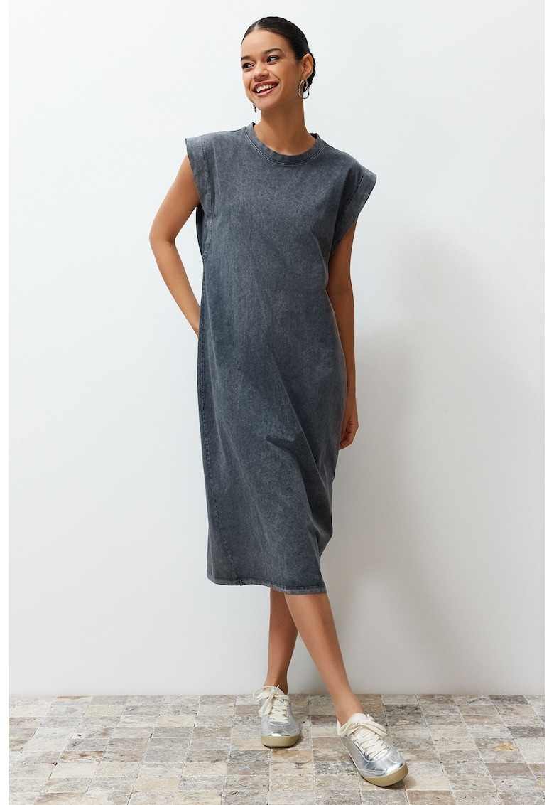 Rochie midi dreapta cu decolteu la baza gatului