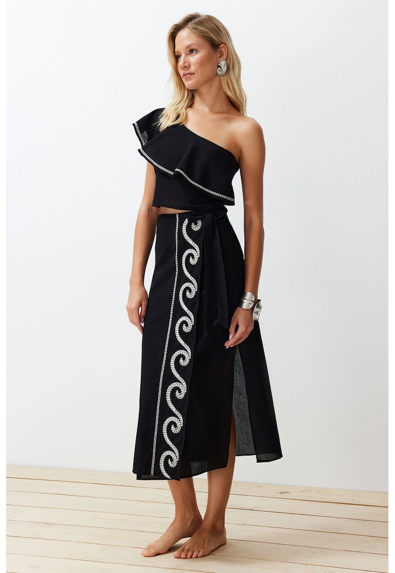 Set de fusta midi petrecuta si top crop cu decolteu pe un umar
