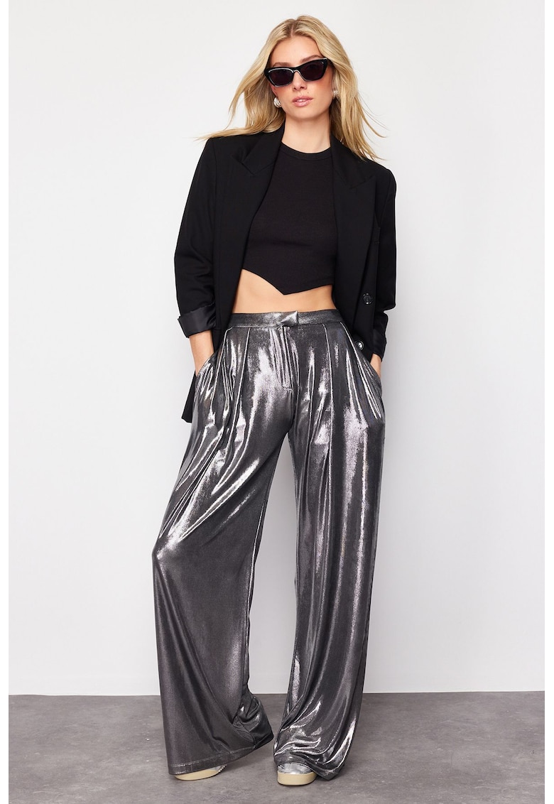 Pantaloni luciosi cu croiala ampla