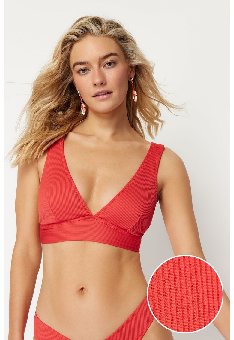Sutien de baie cu cupe triunghiulare si aspect striat