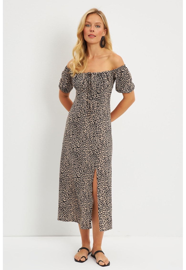 Rochie cu decolteu pe umeri si animal print